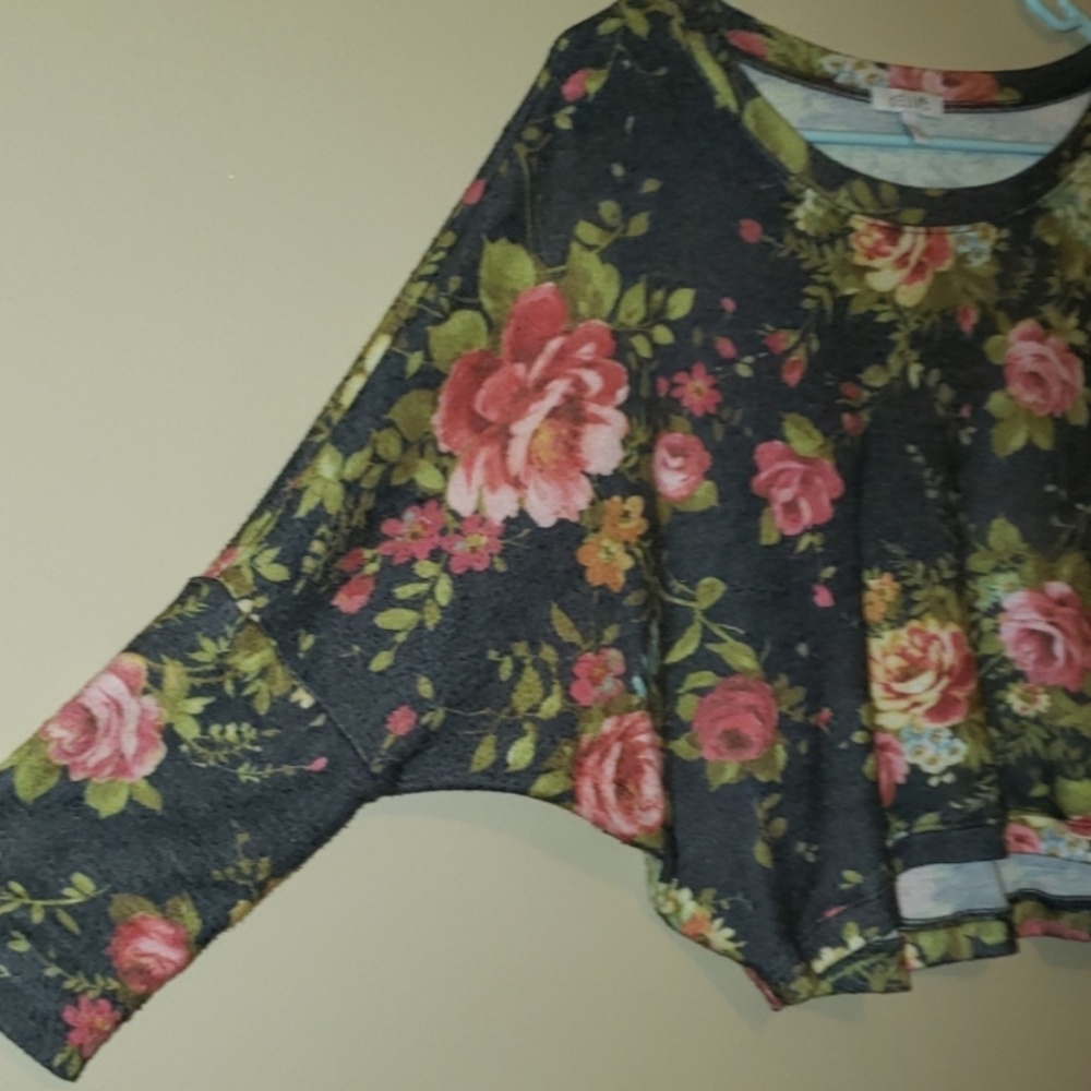 dELiA*S Rose Print Cropped Top - Picture 5 of 6